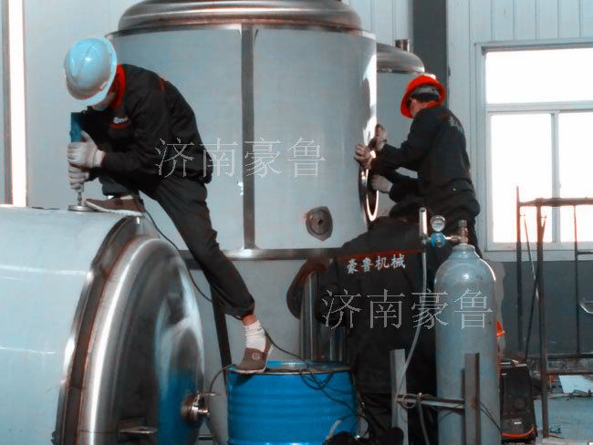 工人正在加工好博在线