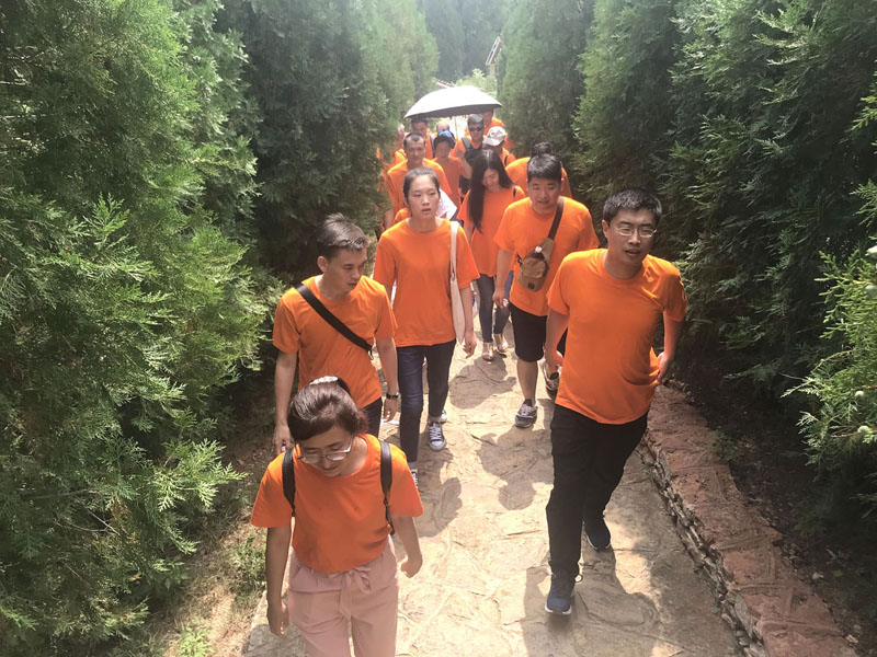 疲惫不堪的驴友们 疲惫不堪的驴友们